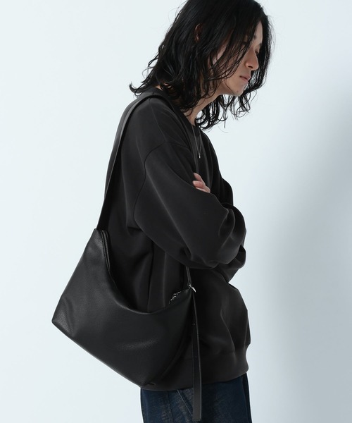 RAGEBLUE（レイジブルー）の「Synthetic Leather Half Moon Hand Bag/シンセティックレザー/ハーフムーンショルダー/ハンドバッグ（ショルダーバッグ・メンズ・ブラック/ブラウン・FREE）」の6枚目の写真