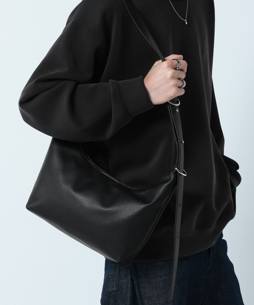 RAGEBLUE（レイジブルー）の「Synthetic Leather Half Moon Hand Bag/シンセティックレザー/ハーフムーンショルダー/ハンドバッグ（ショルダーバッグ・メンズ・ブラック/ブラウン・FREE）」の7枚目の写真