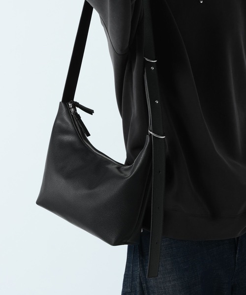 RAGEBLUE（レイジブルー）の「Synthetic Leather Half Moon Hand Bag/シンセティックレザー/ハーフムーンショルダー/ハンドバッグ（ショルダーバッグ・メンズ・ブラック/ブラウン・FREE）」の8枚目の写真