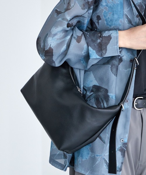 RAGEBLUE(レイジブルー)の「Synthetic Leather Half Moon Hand Bag/シンセティックレザー/ハーフムーンショルダー/ハンドバッグ(ショルダーバッグ・メンズ・ブラック/ブラウン・FREE)」の19枚目の写真