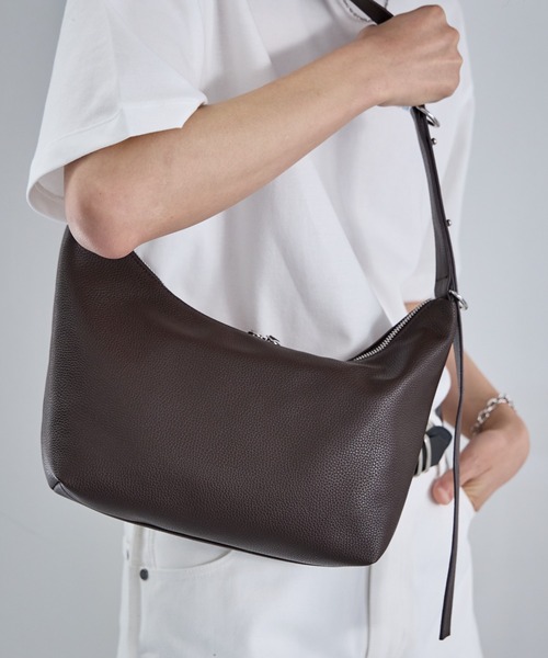 RAGEBLUE(レイジブルー)の「Synthetic Leather Half Moon Hand Bag/シンセティックレザー/ハーフムーンショルダー/ハンドバッグ(ショルダーバッグ・メンズ・ブラック/ブラウン・FREE)」の20枚目の写真