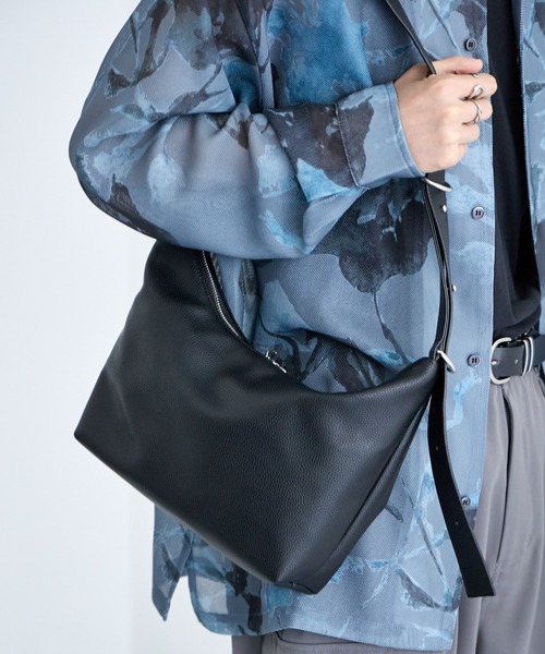 RAGEBLUE(レイジブルー)の「Synthetic Leather Half Moon Hand Bag/シンセティックレザー/ハーフムーンショルダー/ハンドバッグ(ショルダーバッグ・メンズ・ブラック/ブラウン・FREE)」の18枚目の写真