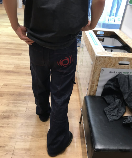 VETEZE(ベテゼ)の「Red Stitch Indigo Cargo Denim Pants(デニムパンツ・レディース・ブルー系その他・1/2/3)」の6枚目の写真