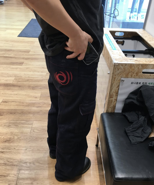 VETEZE(ベテゼ)の「Red Stitch Indigo Cargo Denim Pants(デニムパンツ・レディース・ブルー系その他・1/2/3)」の7枚目の写真