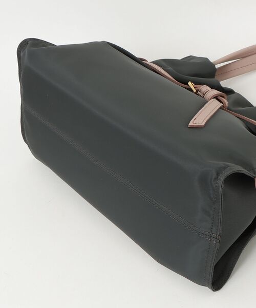 VIOLAd'ORO（ヴィオラドーロ）の「VIOLAd’ORO (ヴィオラドーロ) ナイロンギャザーBAG/BIANCA/V-2293（トートバッグ・レディース・チャコールグレー/ベージュ/ブラック・F）」の5枚目の写真