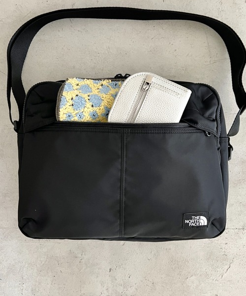 THE NORTH FACE(ザノースフェイス)の「THE NORTH FACE(ザ・ノースフェイス)/軽量 スクエア ショルダーバッグ クロスバッグ/TRAVEL CROSS BAG L(ショルダーバッグ・レディース・ブラック/カーキ・FREE)」の5枚目の写真