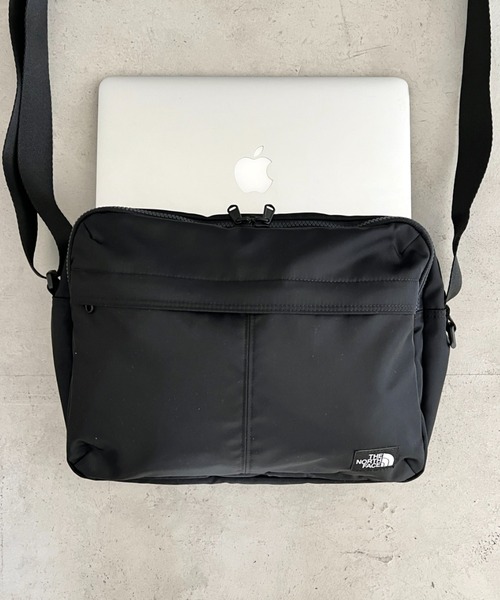 THE NORTH FACE(ザノースフェイス)の「THE NORTH FACE(ザ・ノースフェイス)/軽量 スクエア ショルダーバッグ クロスバッグ/TRAVEL CROSS BAG L(ショルダーバッグ・レディース・ブラック/カーキ・FREE)」の8枚目の写真