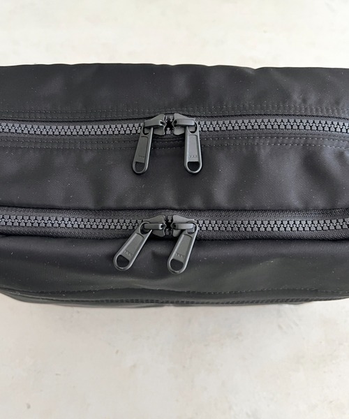 THE NORTH FACE(ザノースフェイス)の「THE NORTH FACE(ザ・ノースフェイス)/軽量 スクエア ショルダーバッグ クロスバッグ/TRAVEL CROSS BAG L(ショルダーバッグ・レディース・ブラック/カーキ・FREE)」の6枚目の写真