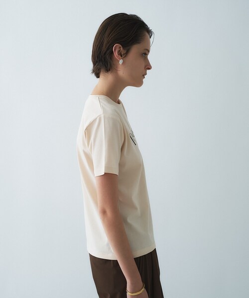 cloenc(クロエンス)の「グラフィックTシャツ|リサイクルポリエステル(Tシャツ/カットソー・レディース・ホワイト系3/カーキ系2/ホワイト系5/ホワイト系4/カーキ系3/ピンク系1/ピンク系2/ピンク系3/カーキ系4・02)」の20枚目の写真