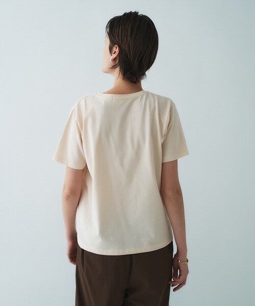 cloenc(クロエンス)の「グラフィックTシャツ|リサイクルポリエステル(Tシャツ/カットソー・レディース・ホワイト系3/カーキ系2/ホワイト系5/ホワイト系4/カーキ系3/ピンク系1/ピンク系2/ピンク系3/カーキ系4・02)」の21枚目の写真