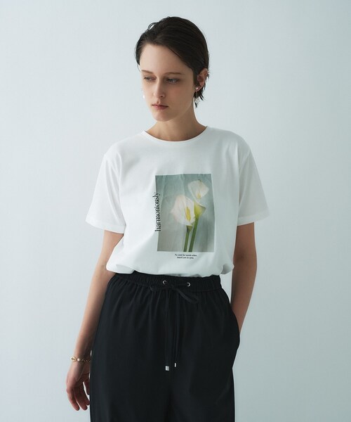 cloenc(クロエンス)の「グラフィックTシャツ|リサイクルポリエステル(Tシャツ/カットソー・レディース・ホワイト系3/カーキ系2/ホワイト系5/ホワイト系4/カーキ系3/ピンク系1/ピンク系2/ピンク系3/カーキ系4・02)」の11枚目の写真