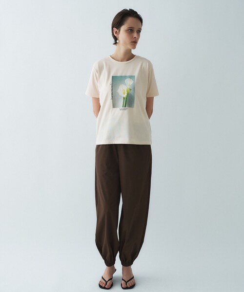 cloenc(クロエンス)の「グラフィックTシャツ|リサイクルポリエステル(Tシャツ/カットソー・レディース・ホワイト系3/カーキ系2/ホワイト系5/ホワイト系4/カーキ系3/ピンク系1/ピンク系2/ピンク系3/カーキ系4・02)」の17枚目の写真