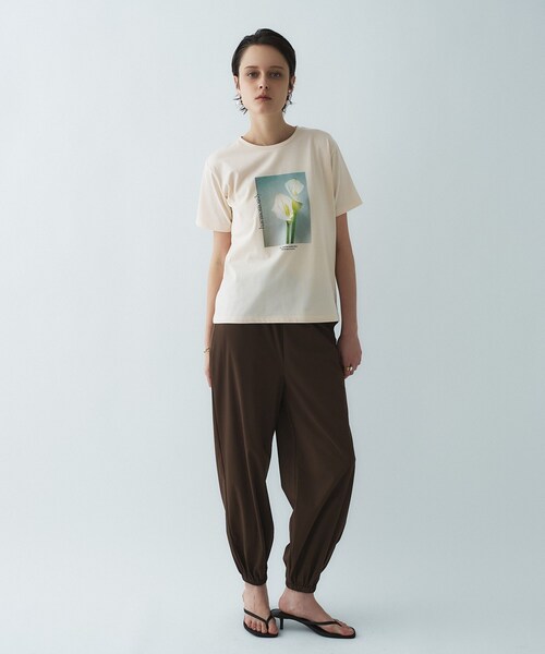 cloenc(クロエンス)の「グラフィックTシャツ|リサイクルポリエステル(Tシャツ/カットソー・レディース・ホワイト系3/カーキ系2/ホワイト系5/ホワイト系4/カーキ系3/ピンク系1/ピンク系2/ピンク系3/カーキ系4・02)」の18枚目の写真