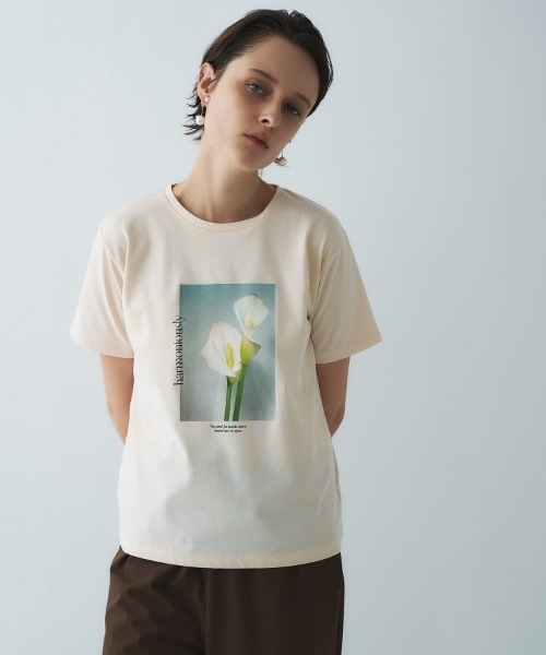 cloenc(クロエンス)の「グラフィックTシャツ|リサイクルポリエステル(Tシャツ/カットソー・レディース・ホワイト系3/カーキ系2/ホワイト系5/ホワイト系4/カーキ系3/ピンク系1/ピンク系2/ピンク系3/カーキ系4・02)」の8枚目の写真