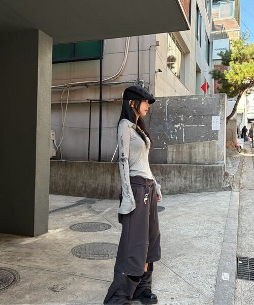 ETRE AU SOMMET(エトレオソメ)の「Zipper 2-Way Double Knee Bermuda Wide Pants (Charcoal)(スウェットパンツ・レディース・チャコールグレー・FREE)」の2枚目の写真