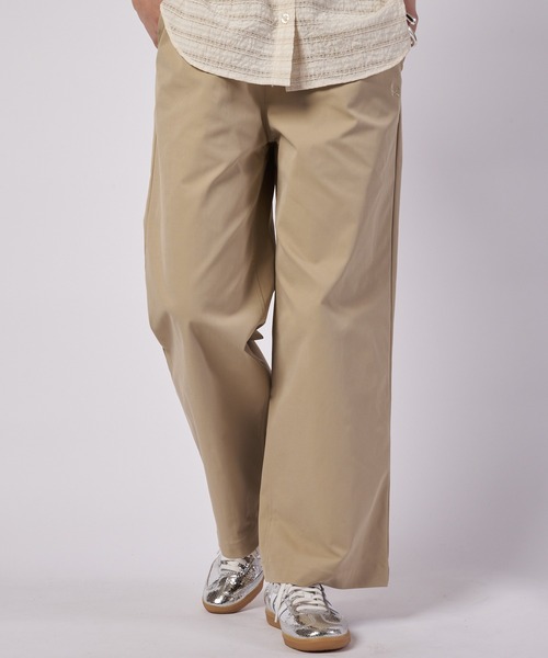 Eddie Bauer(エディーバウアー)の「ポリッシュド ワイドヘムパンツ(その他パンツ・レディース・ベージュ/チャコール/ライラック・XL/L/M/S)」の2枚目の写真
