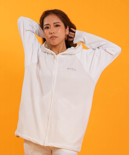 RVCA(ルーカ)の「RVCA/ルーカ 水着 長袖 ラッシュガード パーカー ジップアップ DOLMAN SLEEVE WIDE ZIP HD BG043867 UT(パーカー・レディース・ブラック/ホワイト/ライトカーキ・S/M)」の5枚目の写真