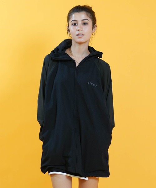 RVCA(ルーカ)の「RVCA/ルーカ 水着 長袖 ラッシュガード パーカー ジップアップ DOLMAN SLEEVE WIDE ZIP HD BG043867 UT(パーカー・レディース・ブラック/ホワイト/ライトカーキ・S/M)」の11枚目の写真