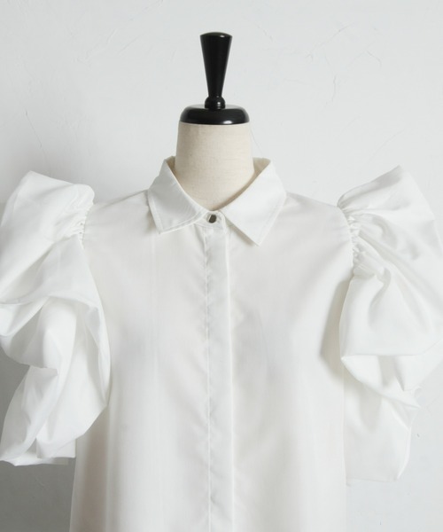 ARVELLIA（アルベリア）の「AIRY RUFFLE BLOUSE（シャツ/ブラウス・レディース・ブラック/ホワイト・M）」の12枚目の写真