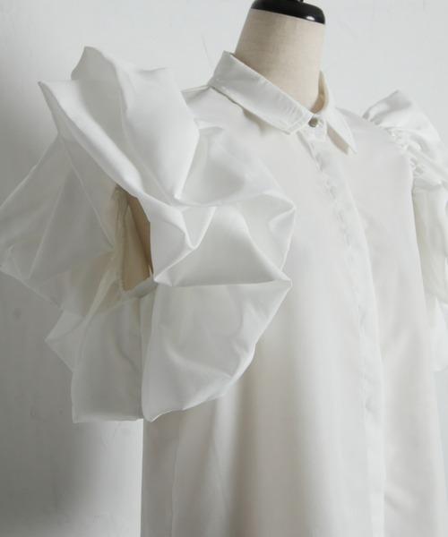 ARVELLIA（アルベリア）の「AIRY RUFFLE BLOUSE（シャツ/ブラウス・レディース・ブラック/ホワイト・M）」の14枚目の写真