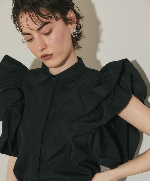 ARVELLIA（アルベリア）の「AIRY RUFFLE BLOUSE（シャツ/ブラウス・レディース・ブラック/ホワイト・M）」の4枚目の写真