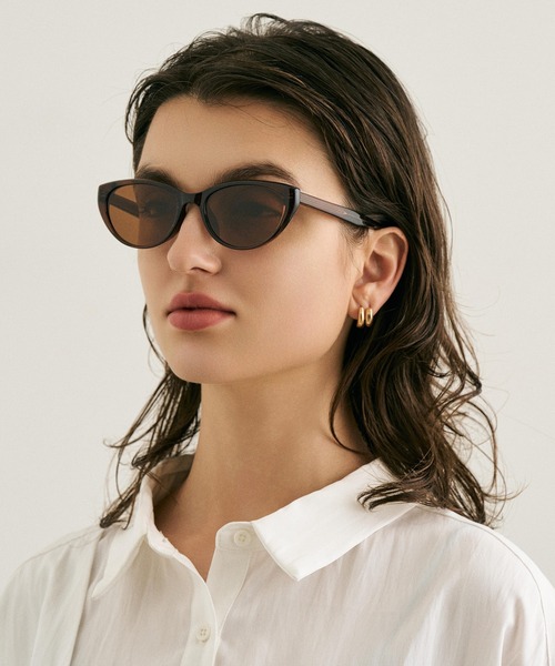 NUEF (ヌエフ)の「ウェリントンサングラス|カラーレンズ|トレンド|紫外線対策|UVカット|サングラス|NUEF|COLOR SUNGLASSES(サングラス・レディース・ブラック/ブラウン/グレー・FREE)」の3枚目の写真