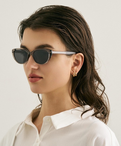 NUEF (ヌエフ)の「ウェリントンサングラス|カラーレンズ|トレンド|紫外線対策|UVカット|サングラス|NUEF|COLOR SUNGLASSES(サングラス・レディース・ブラック/ブラウン/グレー・FREE)」の2枚目の写真