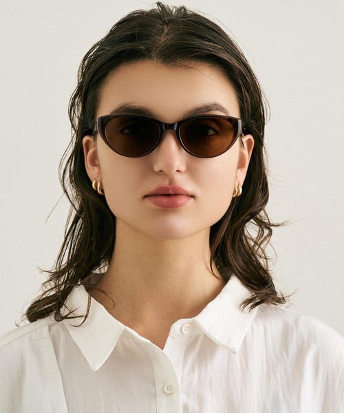NUEF (ヌエフ)の「ウェリントンサングラス|カラーレンズ|トレンド|紫外線対策|UVカット|サングラス|NUEF|COLOR SUNGLASSES(サングラス・レディース・ブラック/ブラウン/グレー・FREE)」の5枚目の写真