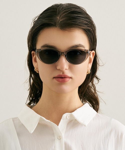 NUEF (ヌエフ)の「ウェリントンサングラス|カラーレンズ|トレンド|紫外線対策|UVカット|サングラス|NUEF|COLOR SUNGLASSES(サングラス・レディース・ブラック/ブラウン/グレー・FREE)」の6枚目の写真