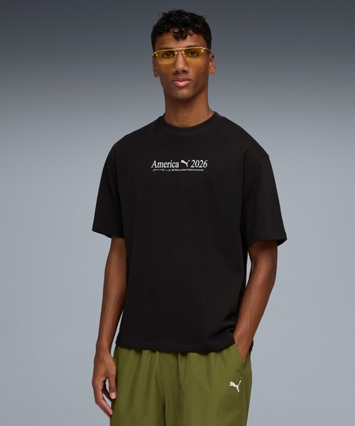 PUMA(プーマ)の「PUMA プーマ メンズ グラフィック フットボール 半袖 Tシャツ(Tシャツ/カットソー・メンズ・ブラック/ホワイト・X-LARGE/X-SMALL/SMALL/MEDIUM/LARGE)」の1枚目の写真