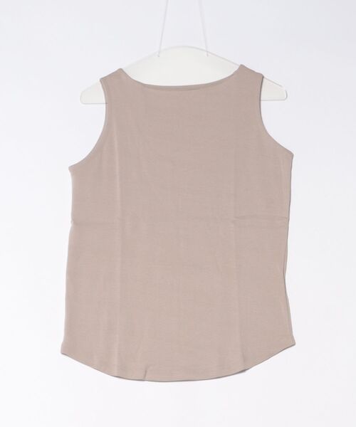 PREFERIR（プレフェリール）の「きれい見えボートネックタンクトップ｜上品見え・インナー使い・ON/OFF対応（タンクトップ・レディース・ブラック/カーキ/チャコールグレー/ベージュ/ホワイト・MEDIUM/LARGE）」の4枚目の写真