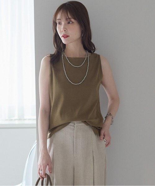 PREFERIR（プレフェリール）の「きれい見えボートネックタンクトップ｜上品見え・インナー使い・ON/OFF対応（タンクトップ・レディース・ブラック/カーキ/チャコールグレー/ベージュ/ホワイト・MEDIUM/LARGE）」の5枚目の写真