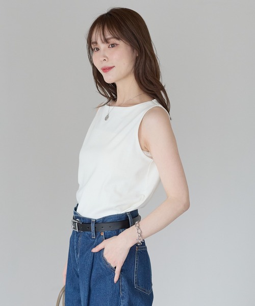 PREFERIR（プレフェリール）の「きれい見えボートネックタンクトップ｜上品見え・インナー使い・ON/OFF対応（タンクトップ・レディース・ブラック/カーキ/チャコールグレー/ベージュ/ホワイト・MEDIUM/LARGE）」の10枚目の写真