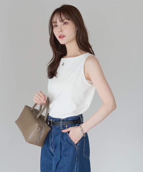 PREFERIR（プレフェリール）の「きれい見えボートネックタンクトップ｜上品見え・インナー使い・ON/OFF対応（タンクトップ・レディース・ブラック/カーキ/チャコールグレー/ベージュ/ホワイト・MEDIUM/LARGE）」の8枚目の写真