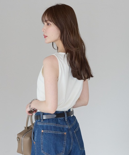PREFERIR（プレフェリール）の「きれい見えボートネックタンクトップ｜上品見え・インナー使い・ON/OFF対応（タンクトップ・レディース・ブラック/カーキ/チャコールグレー/ベージュ/ホワイト・MEDIUM/LARGE）」の6枚目の写真
