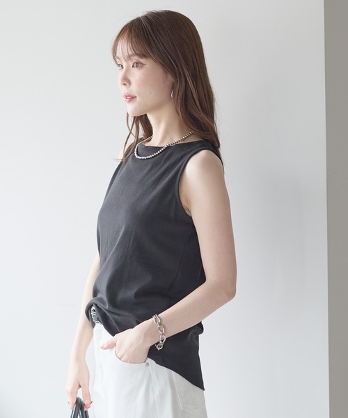 PREFERIR（プレフェリール）の「きれい見えボートネックタンクトップ｜上品見え・インナー使い・ON/OFF対応（タンクトップ・レディース・ブラック/カーキ/チャコールグレー/ベージュ/ホワイト・MEDIUM/LARGE）」の18枚目の写真