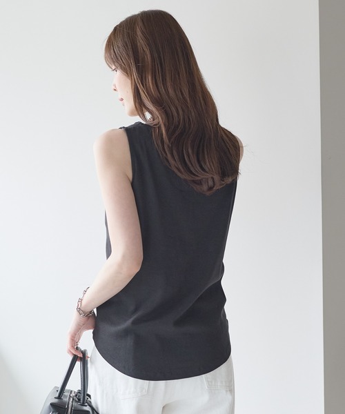 PREFERIR（プレフェリール）の「きれい見えボートネックタンクトップ｜上品見え・インナー使い・ON/OFF対応（タンクトップ・レディース・ブラック/カーキ/チャコールグレー/ベージュ/ホワイト・MEDIUM/LARGE）」の17枚目の写真