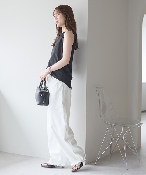 PREFERIR（プレフェリール）の「きれい見えボートネックタンクトップ｜上品見え・インナー使い・ON/OFF対応（タンクトップ・レディース・ブラック/カーキ/チャコールグレー/ベージュ/ホワイト・MEDIUM/LARGE）」の14枚目の写真