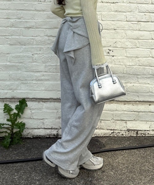 Another Branch olive des olive（アナザーブランチオリーブデオリーブ）の「後ろ姿までかわいい！リボン付きバレルカットパンツ（スウェットパンツ・レディース・ブラック/トップグレー/ピンク・FREE）」の2枚目の写真
