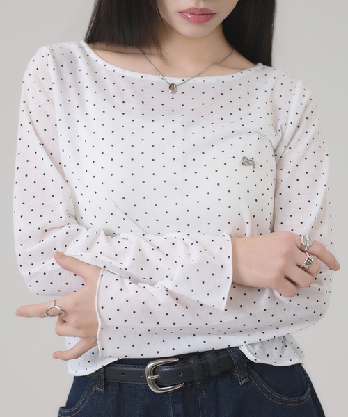 apres jour mignon（アプレジュールミニョン）の「チャーム付きトップス（その他トップス・レディース・ピンク/ブラック/アイボリー/オフホワイト/グレー/シルバー・フリー/LARGE）」の2枚目の写真