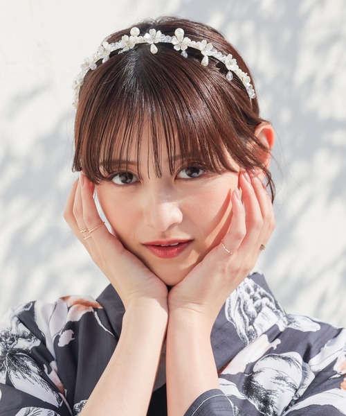 Honeys（ハニーズ）の「花モチーフカチューシャ（和装小物・レディース・シルバー/ゴールド・FREE）」の2枚目の写真