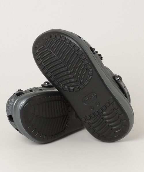 crocs(クロックス)の「crocs Crush Bedazzled Bows Clog / クロックス クラッシュ ベダズルド ボウズ クロッグ(サンダル・レディース・ダークグレー・25.0cm/24.0cm/23.0cm/22.0cm)」の3枚目の写真