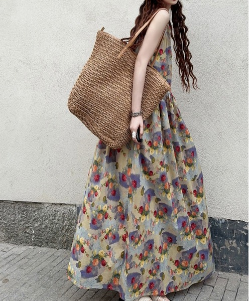 LUCPY(ラクピー)の「ヴィンテージフラワー ノースリーブロングワンピース(ワンピース・レディース・ライトブルー・XX-LARGE/X-LARGE/LARGE/MEDIUM)」の2枚目の写真