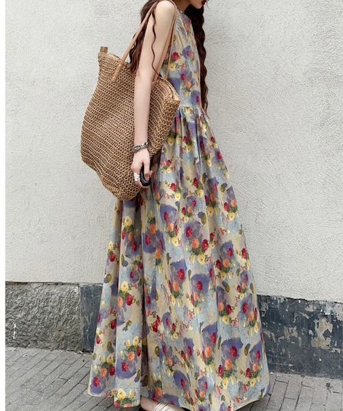 LUCPY(ラクピー)の「ヴィンテージフラワー ノースリーブロングワンピース(ワンピース・レディース・ライトブルー・XX-LARGE/X-LARGE/LARGE/MEDIUM)」の4枚目の写真