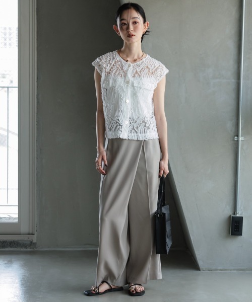 Callarus（カラルス）の「【セットアップ】コード刺繍ブラウス＋アシメデザインパンツセットアップ［Callarus］（その他パンツ・レディース・ブラック系その他/ホワイト系その他・LL/L/M/S）」の2枚目の写真