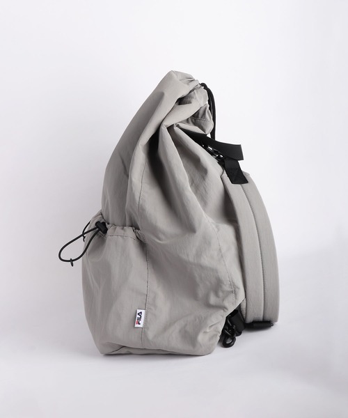 FILA(フィラ)の「FILA / フィラ ドローコード ナイロン 2WAYバッグ 軽量 大容量 A4対応(バックパック/リュック・メンズ・ブラック/ライトグレー/チャコール・FREE)」の5枚目の写真