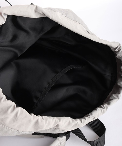 FILA(フィラ)の「FILA / フィラ ドローコード ナイロン 2WAYバッグ 軽量 大容量 A4対応(バックパック/リュック・メンズ・ブラック/ライトグレー/チャコール・FREE)」の13枚目の写真
