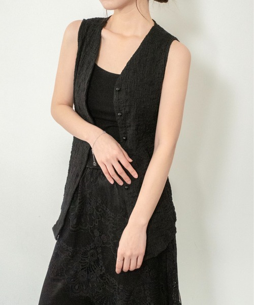 on:nue（オンニュ）の「【on:nue】[着用動画あり！] ウエストリボンリネンライクジレブラウス（シャツ/ブラウス・レディース・アイボリー/ベージュ/ブラック・FREE）」の6枚目の写真