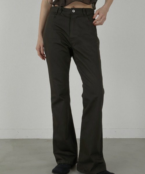 LA PEAU DE GEM(ラポドゥジェム)の「【LA PEAU DE GEM】chino flare pants/ハイウエストチノフレアパンツ(チノパンツ・レディース・ブラウン・MEDIUM/SMALL)」の1枚目の写真