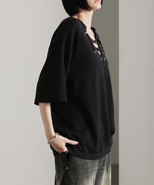 cussil(クシル)の「【cussil/クシル】メタルアイレットレースアップサマーニット半袖Tシャツ(Tシャツ/カットソー・メンズ・オフホワイト/ブラック・L/M/S)」の5枚目の写真